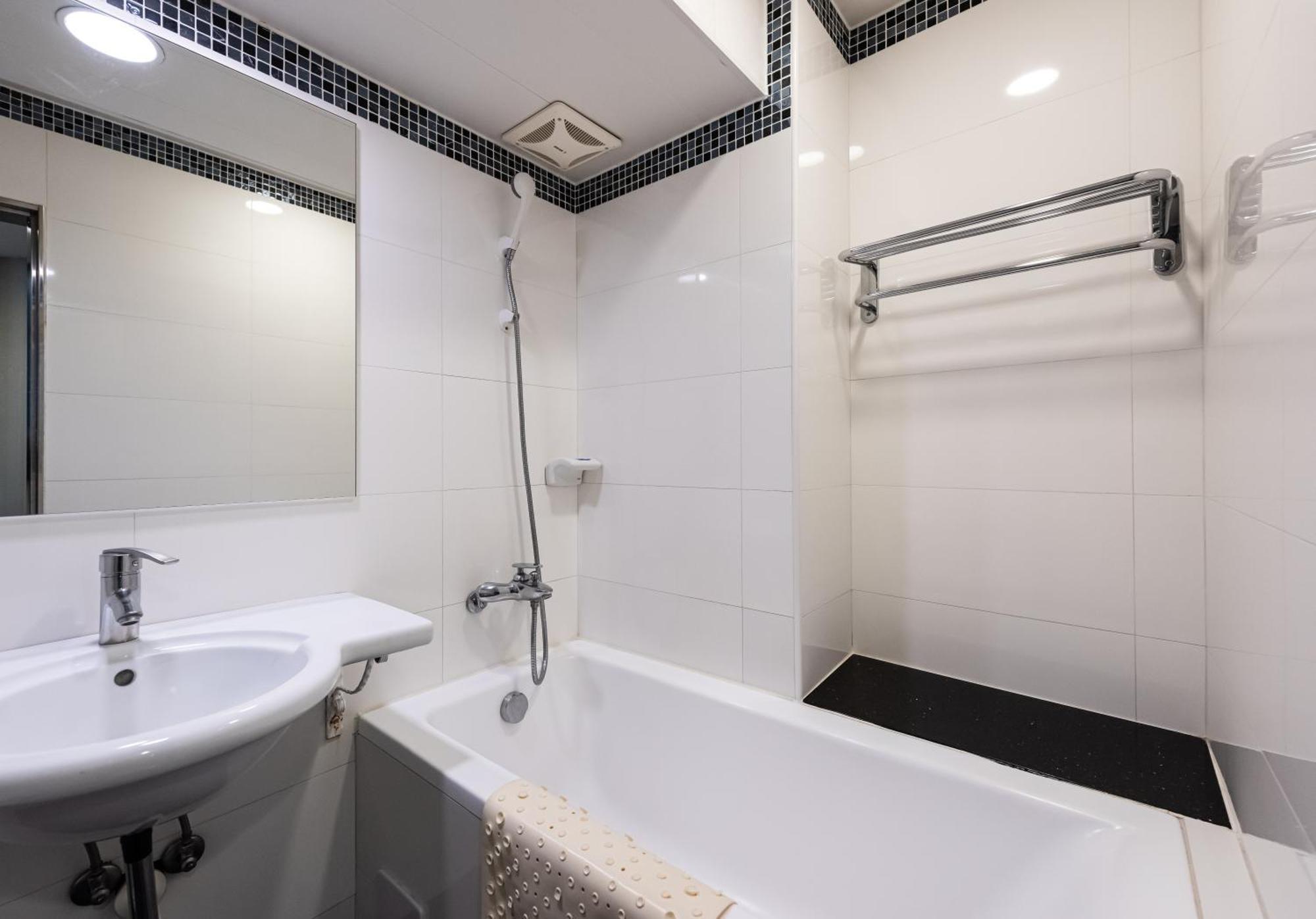 Hub Hotel - Zhongshan Branch Тайбэй Экстерьер фото