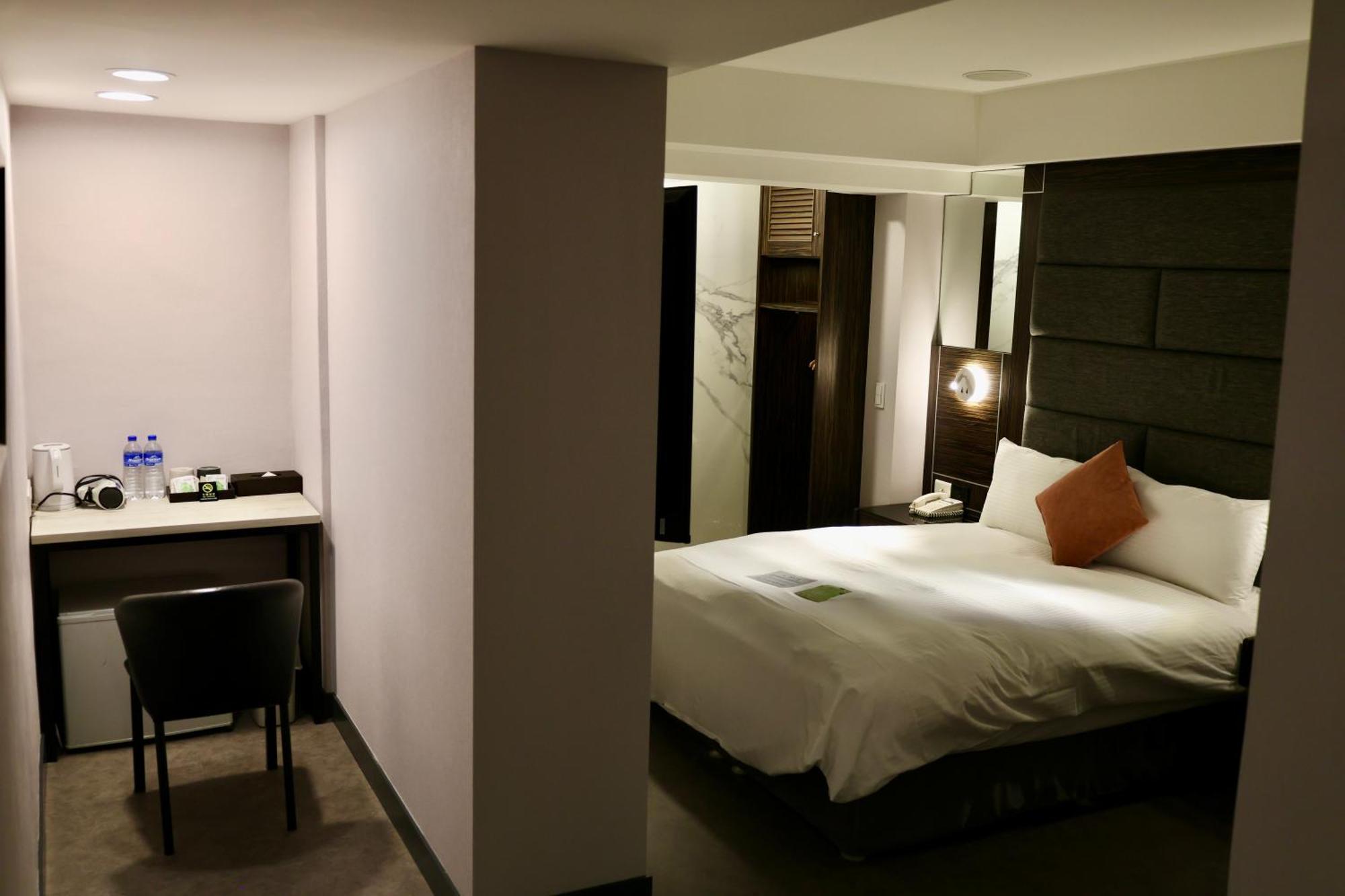 Hub Hotel - Zhongshan Branch Тайбэй Экстерьер фото